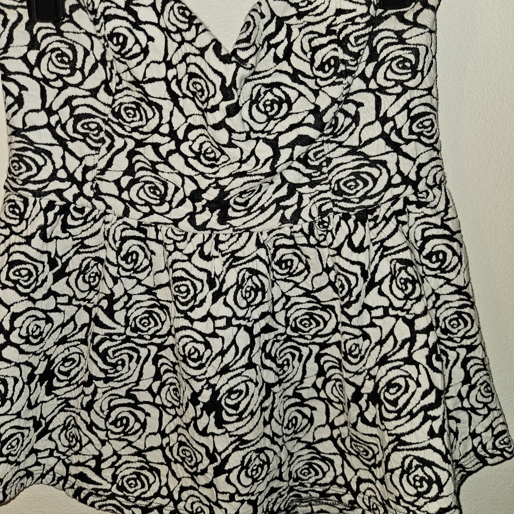 Pins And Needles Womans Black And White Floral Strapless Top Size L - Picture 3 of 13